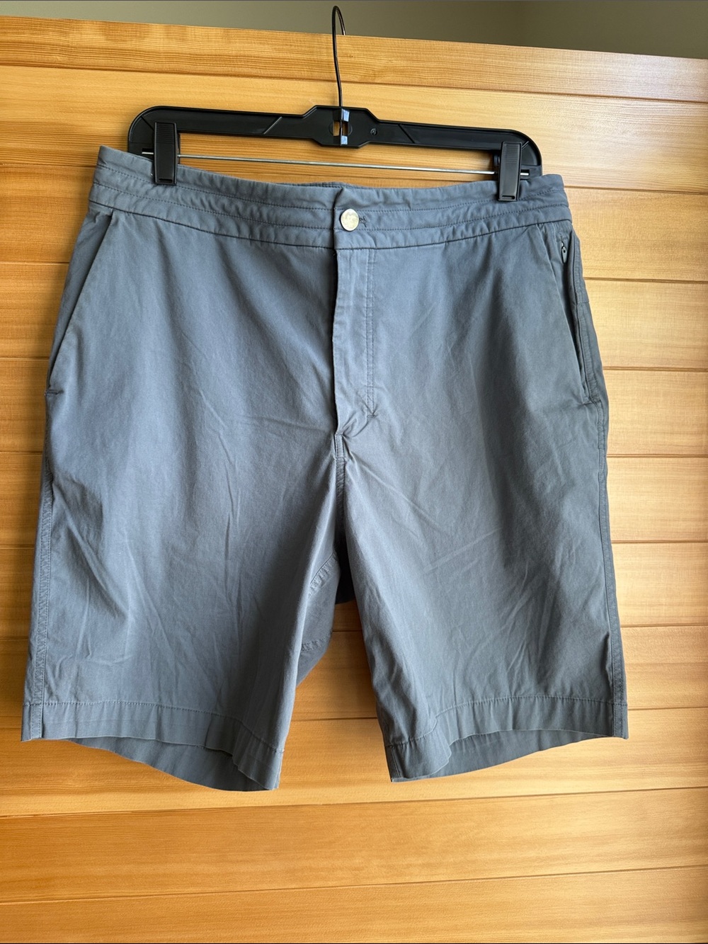 lululemon athletica Men's Slate Gray Flat-Front Shorts